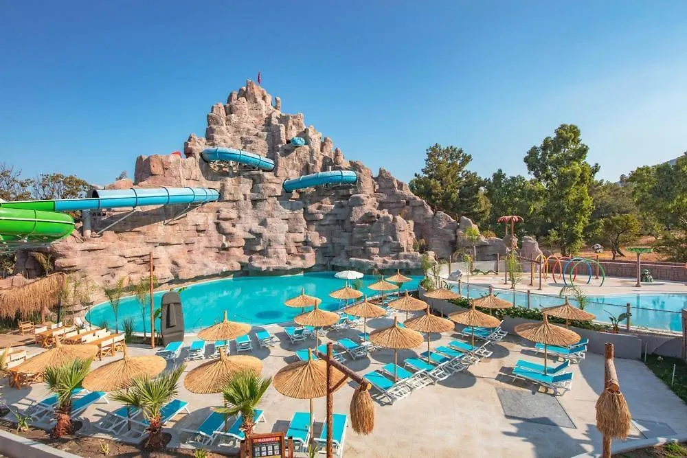 Orka World Hotel & Aquapark Ölüdeniz 4*,