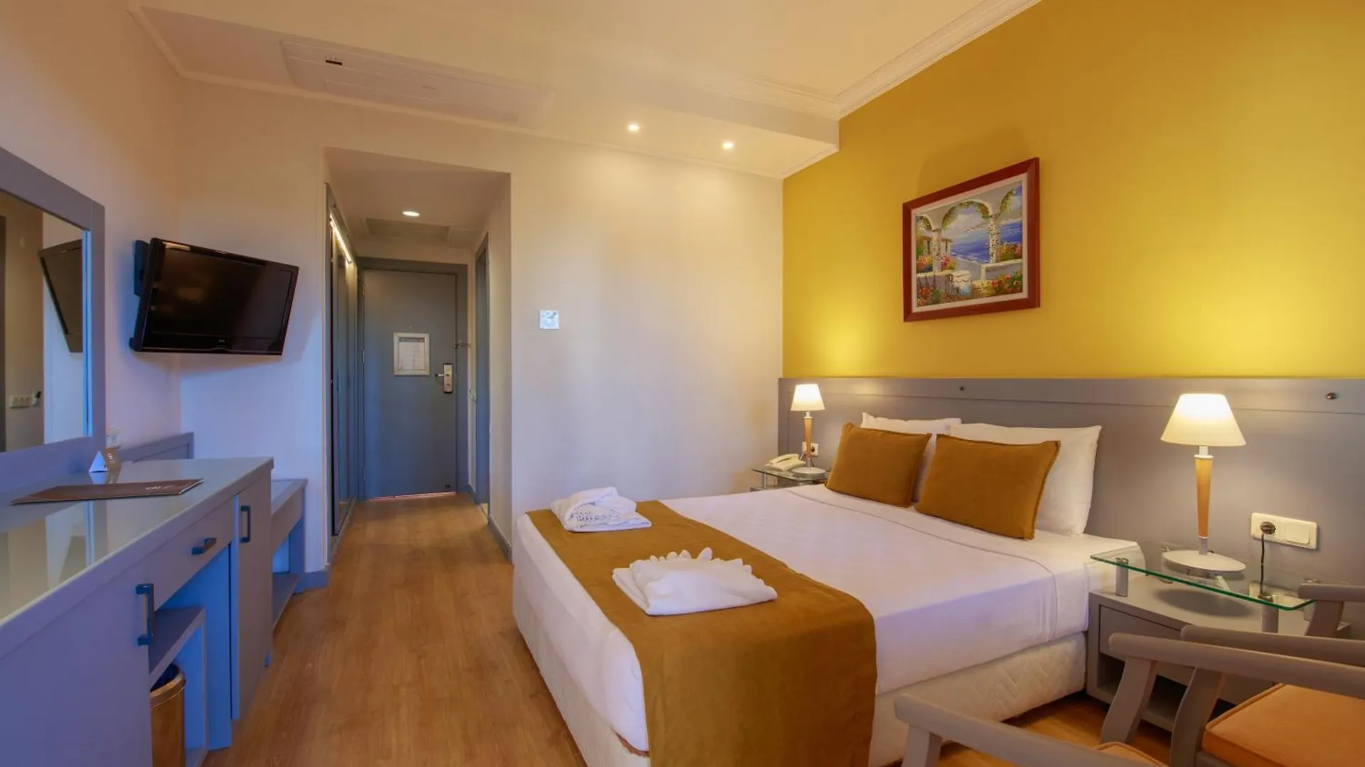Orka World Hotel & Aquapark Oludeniz 4*,